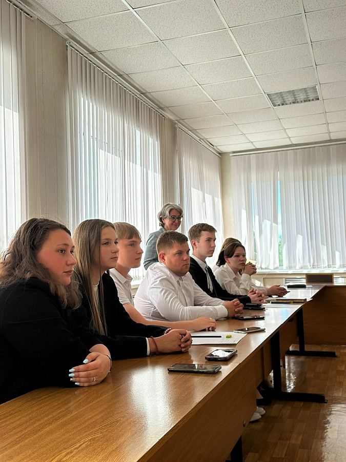 Студентка колледжа Кочеткова Анастасия приняла участие в заседании Молодежного парламента города Алатырь