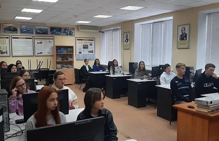 Десятиклассники продолжают участие в проекте "Учебно-производственные классы"