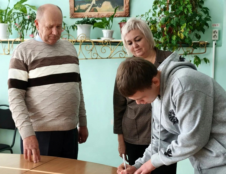 Титов Владислав получил квалификацию электромонтёра второго разряда
