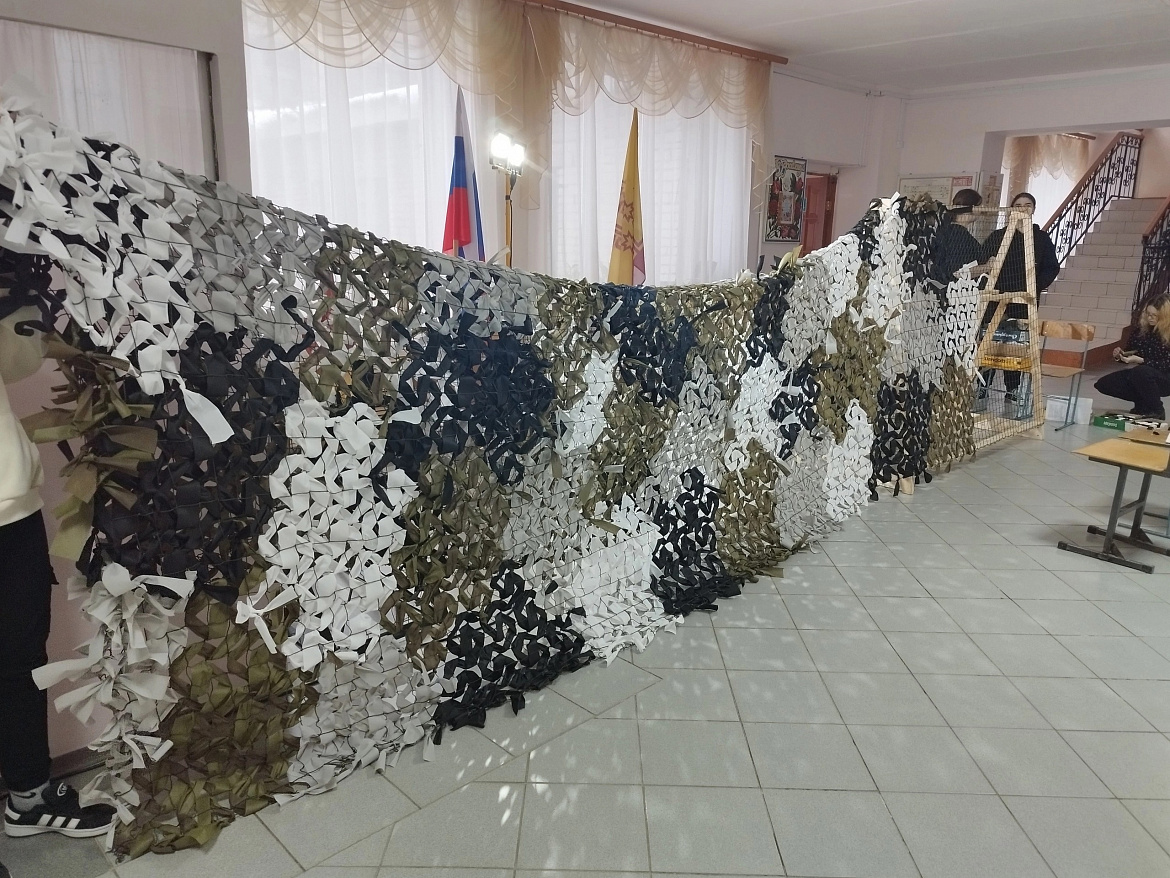 Плетение маскировочных сетей для нужд СВО