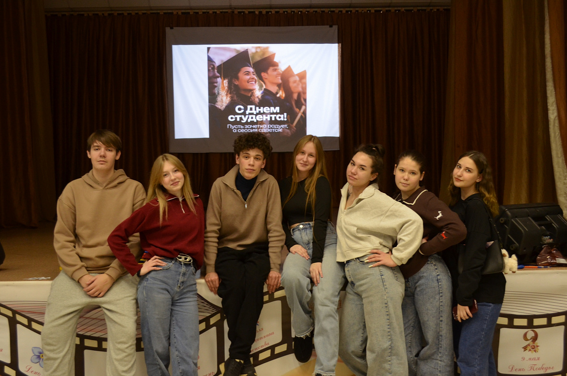 Увлекательная игра между студентами и преподавателями