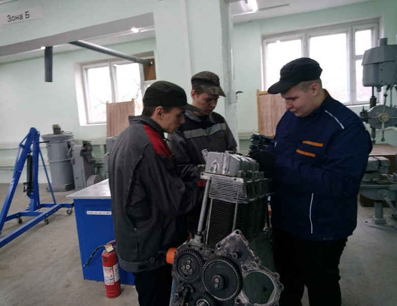 Студенты 4 курса активно занимаются в мастерской