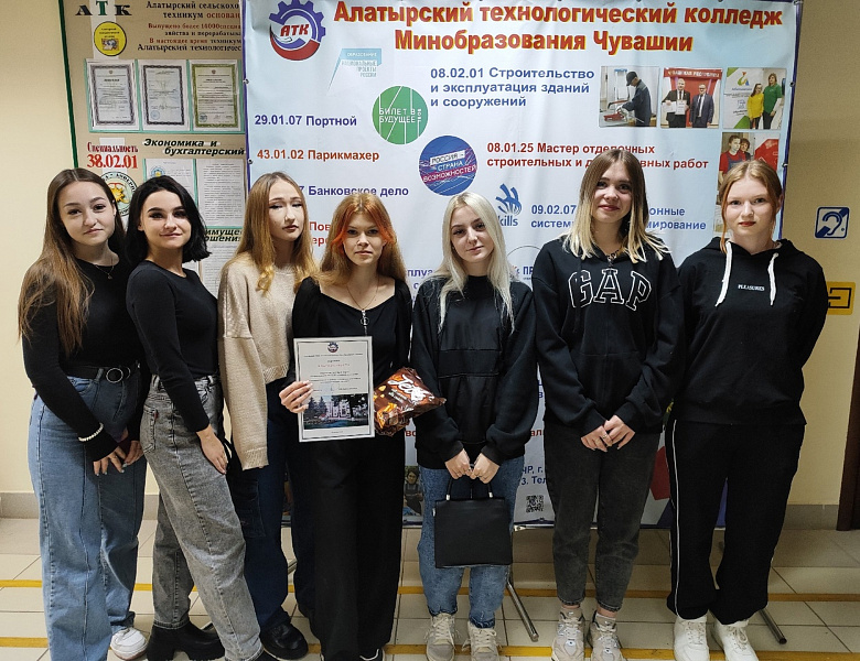 Восьмую учебную неделю  начали с награждений!