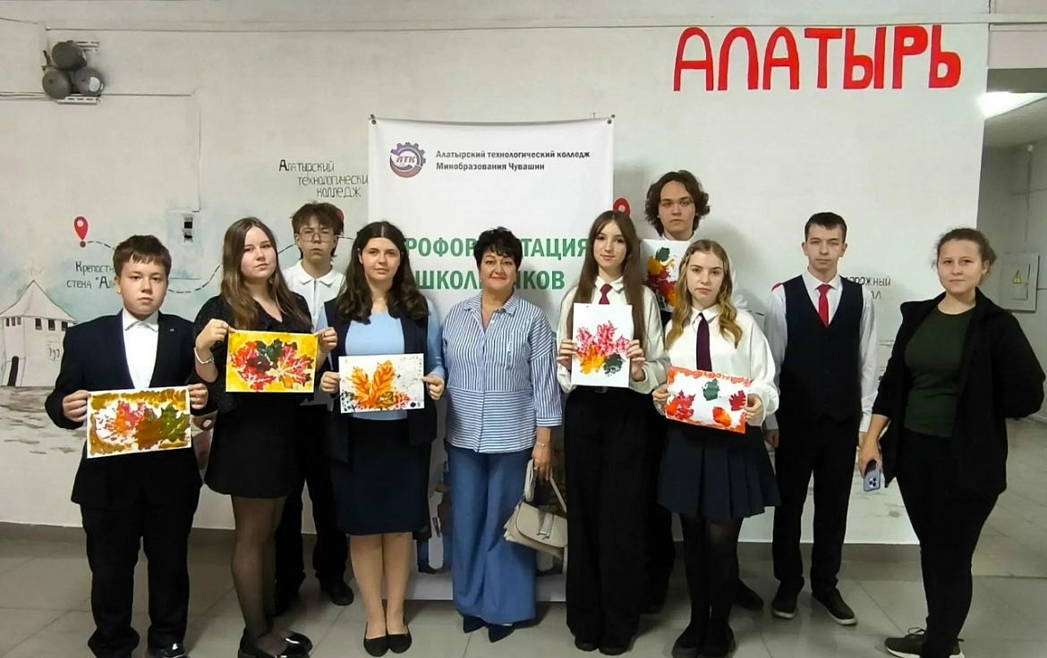 Творческая осень в Алатырском технологическом колледже: школьники создали шедевры в технике декупажа