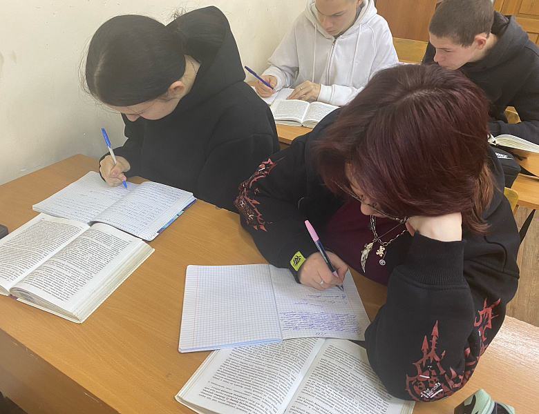 Открытое занятие  по Русскому языку в группе 114