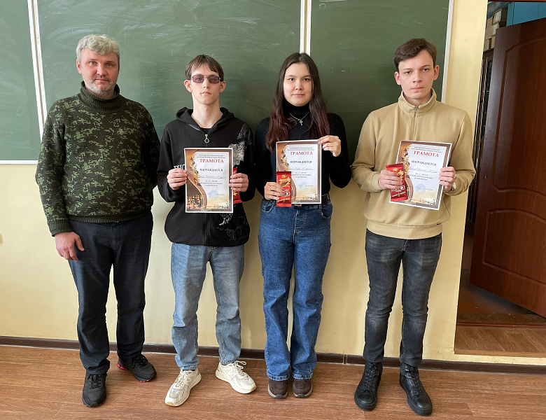 Первенство по шашкам и шахматам.