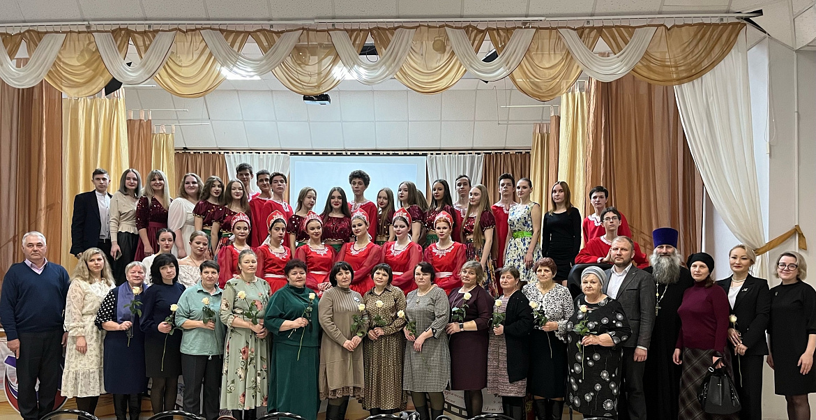 Всероссийская акция «Цветы для мамы Героя» в Алатырском технологическом колледже