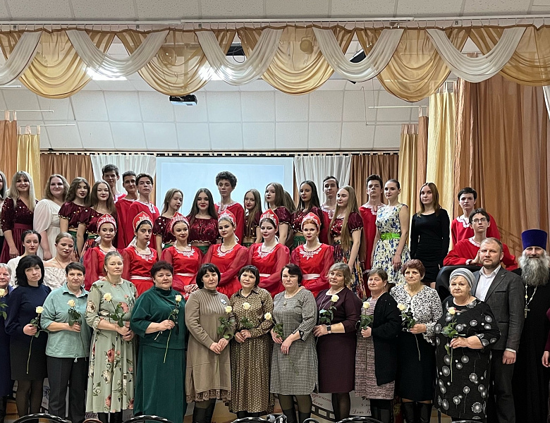 Всероссийская акция «Цветы для мамы Героя» в Алатырском технологическом колледже