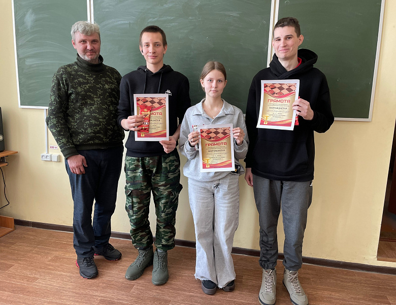 Первенство по шашкам и шахматам.