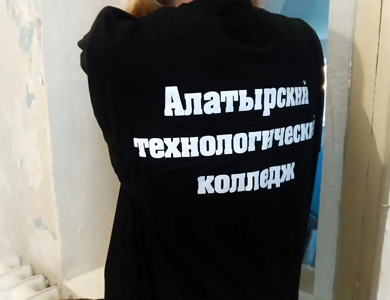 Волонтёры подключились к ремонту помещений центра